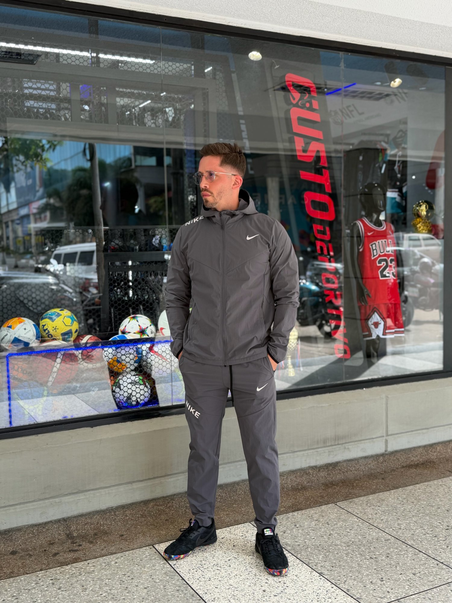Conjunto cortaviento Nike negro